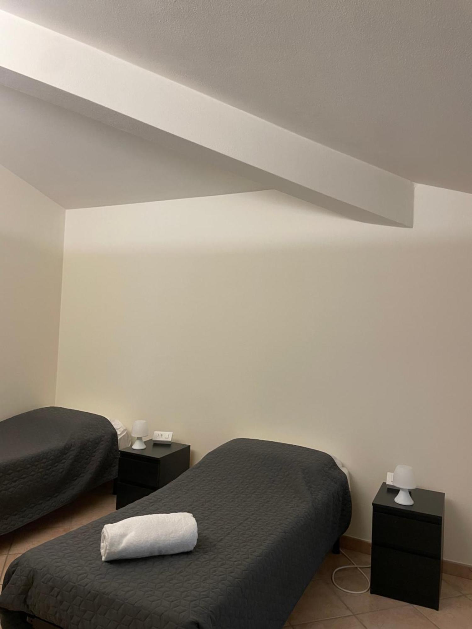 Casa Luigi - Appartamenti A Peschiera Del Garda Zimmer foto